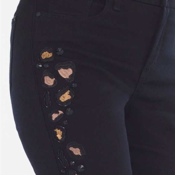 NWT CHICO’S So Slimming Leopard Embellished Girlfriend Ankle Jeans SZ 1.5/10 - Picture 7 of 8